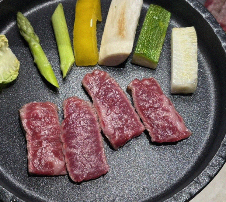 WOOARA Yeouido · premium marbled Hanwoo beef presented before grilling