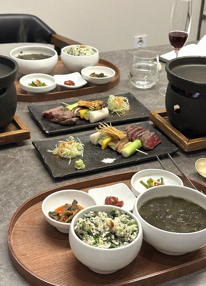 GOWOOGA Yeouido · assorted Korean side dishes (banchan)
