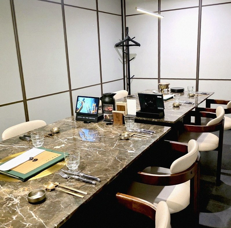 DAEBOJUNG City Hall · a private dining room — every table is a private room