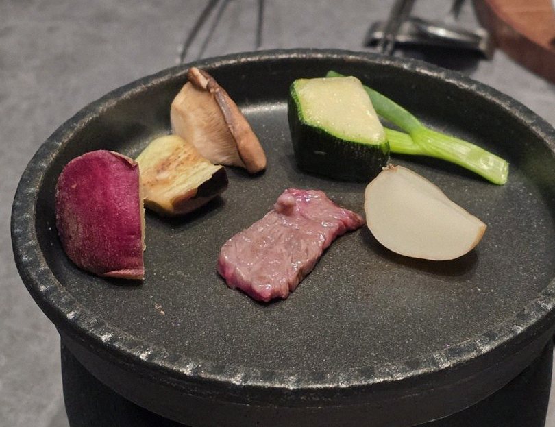 WOOHANA Yeouido · Hanwoo beef grilling over binchotan charcoal