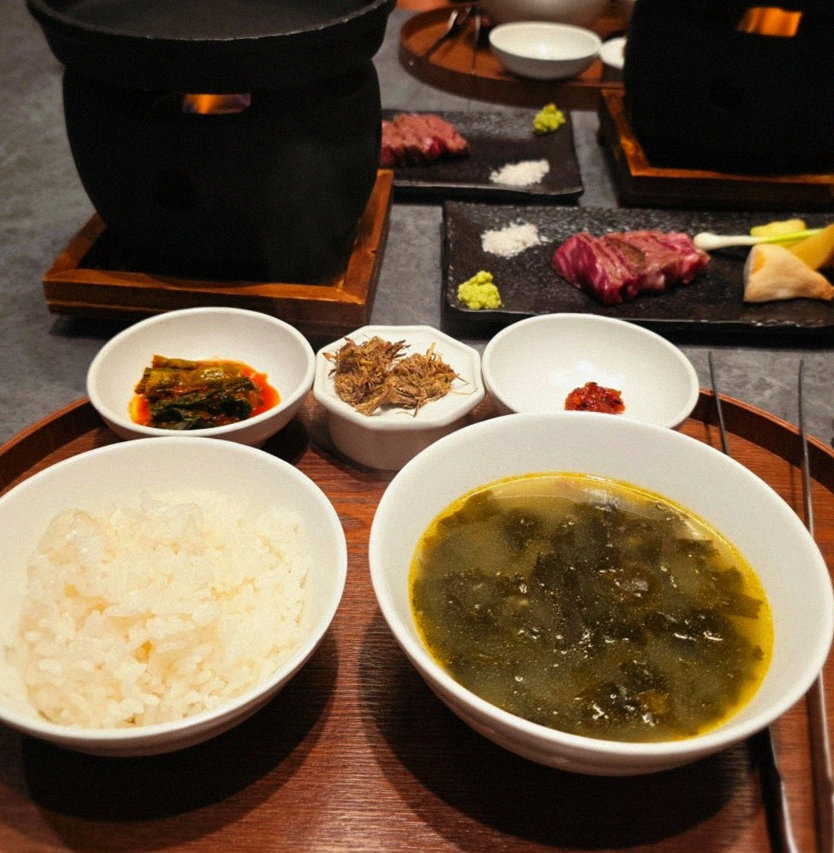 WOOHANA Yeouido · assorted Korean side dishes (banchan)