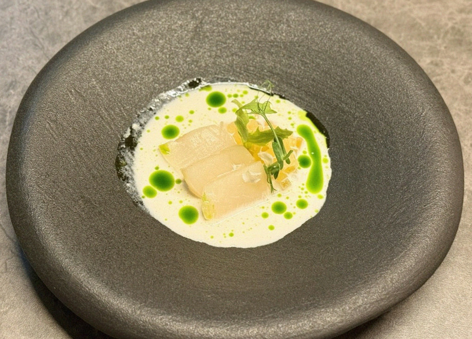 GOWOOGA Yeouido · a plated course of Hanwoo beef