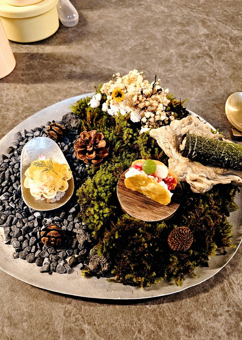 GOWOOGA Yeouido · seafood course served alongside the beef