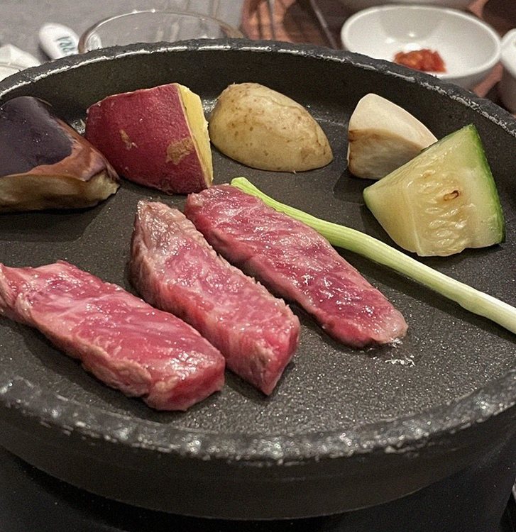 우하나 종각역점 · 경복궁 근처 맛집 · 비장탄 그릴 위에서 익어가는 한우