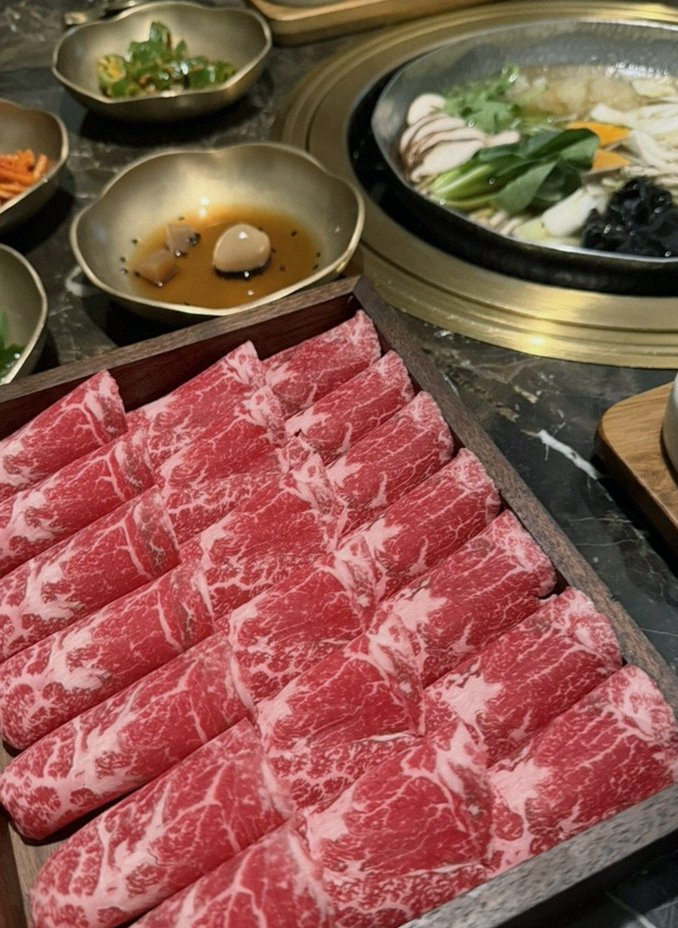 DAEBOJUNG Yeouido · the signature Hanwoo showing — marbled beef cuts and caviar presented in a display chest