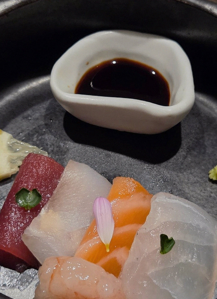 DAEBOJUNG Yeouido · seafood course served alongside the beef