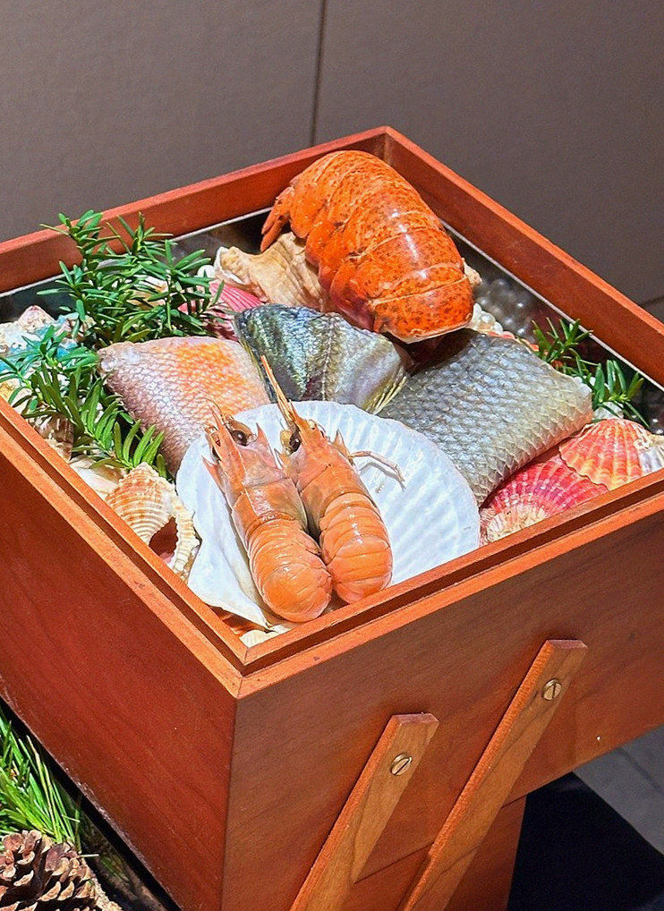 WOOARA Gwanghwamun · the signature Hanwoo showing — marbled beef cuts and caviar presented in a display chest