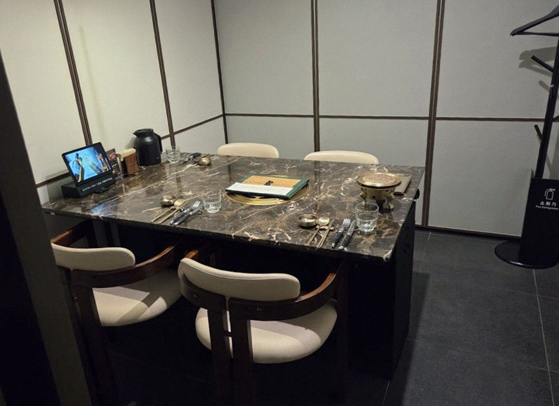 DAEBOJUNG City Hall · the full Hanwoo omakase table