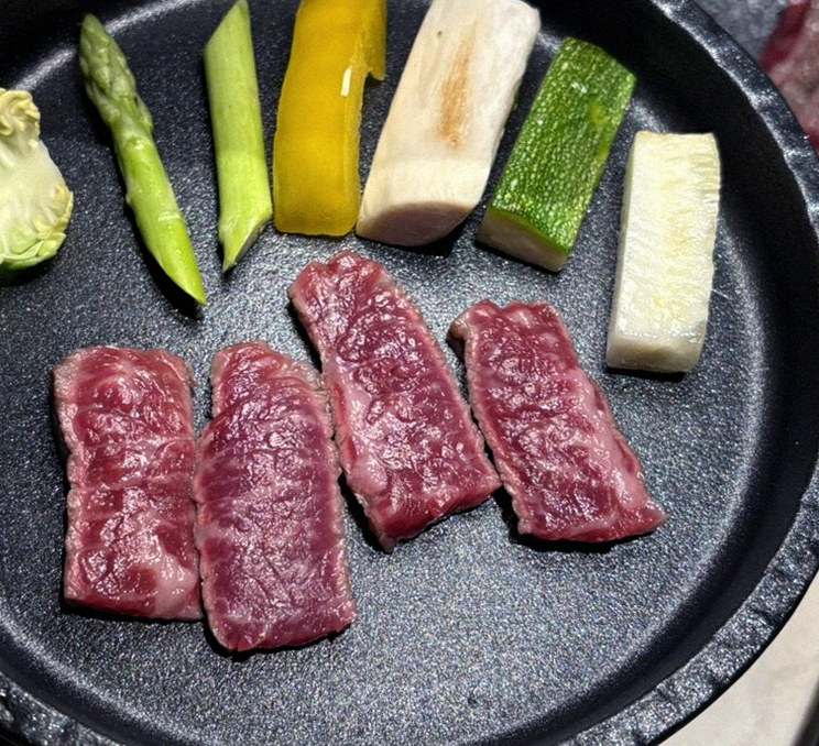 WOOARA Gwanghwamun · premium marbled Hanwoo beef presented before grilling