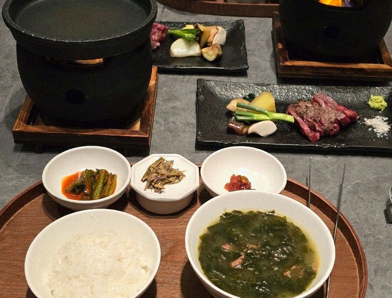WOOHANA Yeouido · assorted Korean side dishes (banchan)