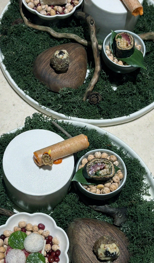 WOOARA Gwanghwamun · the signature Hanwoo showing — marbled beef cuts and caviar presented in a display chest