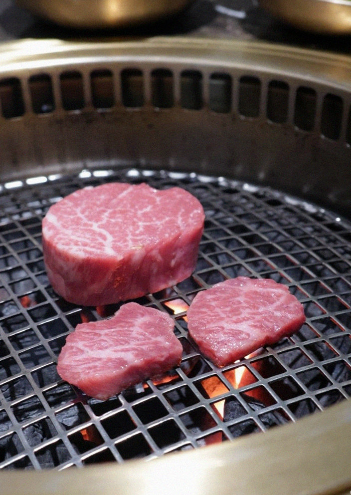 DAEBOJUNG City Hall · Hanwoo beef grilling over binchotan charcoal
