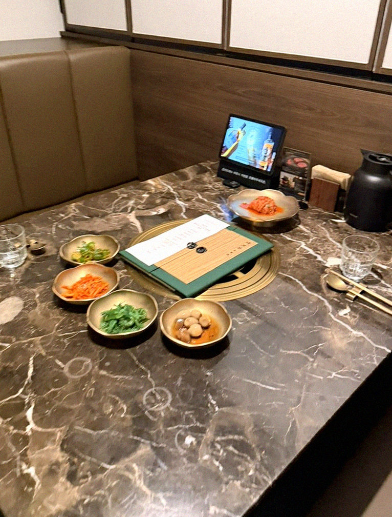 DAEBOJUNG City Hall · the full Hanwoo omakase table