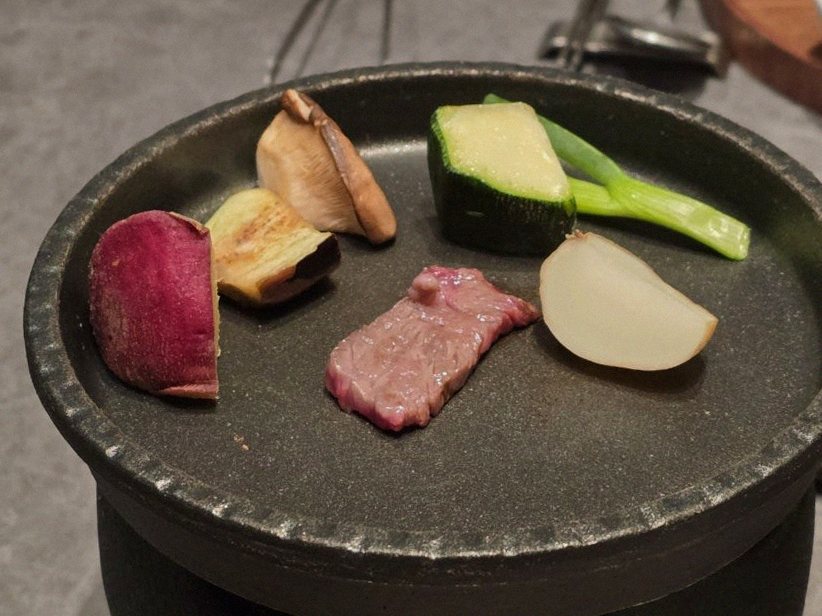 우하나 종각역점 · 광화문 맛집 · 비장탄 그릴 위에서 익어가는 한우