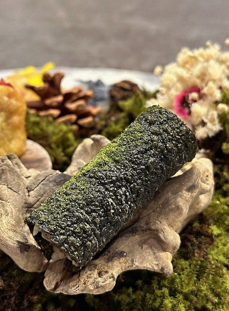 GOWOOGA Yeouido · the signature Hanwoo showing — marbled beef cuts and caviar presented in a display chest