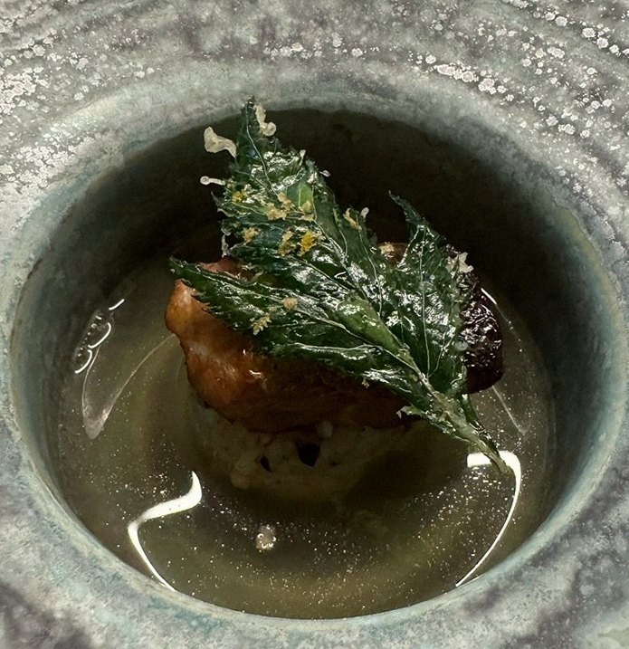우아라 광화문점 · 서울 한우오마카세 맛집 · 한 접시씩 정성껏 플레이팅된 한우 코스 요리