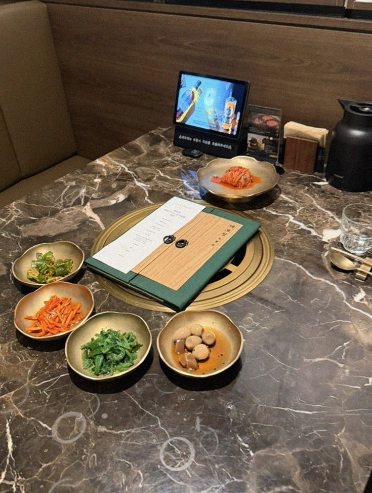 DAEBOJUNG City Hall · the full Hanwoo omakase table