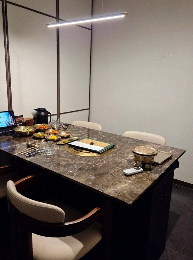 DAEBOJUNG City Hall · the full Hanwoo omakase table