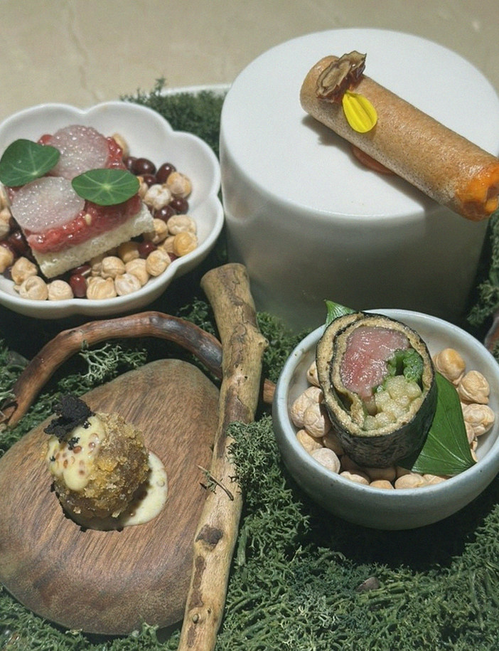 우아라 여의도점 · 여의도 맛집 더현대 맛집 · 시그니처 한우 쇼잉 — 진열함에 담긴 마블링 한우와 캐비아