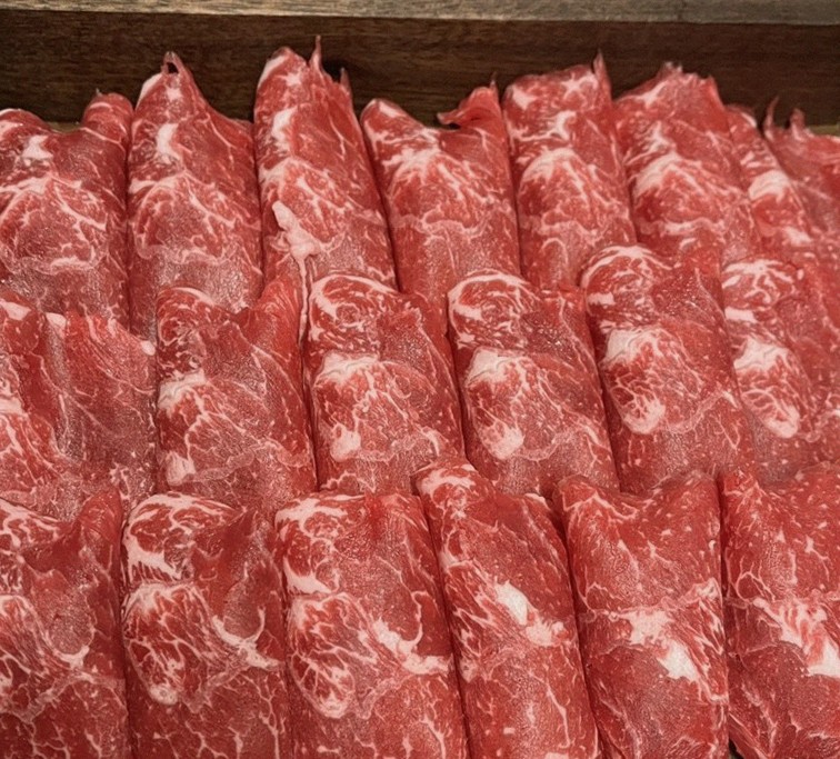 DAEBOJUNG Yeouido · premium marbled Hanwoo beef presented before grilling