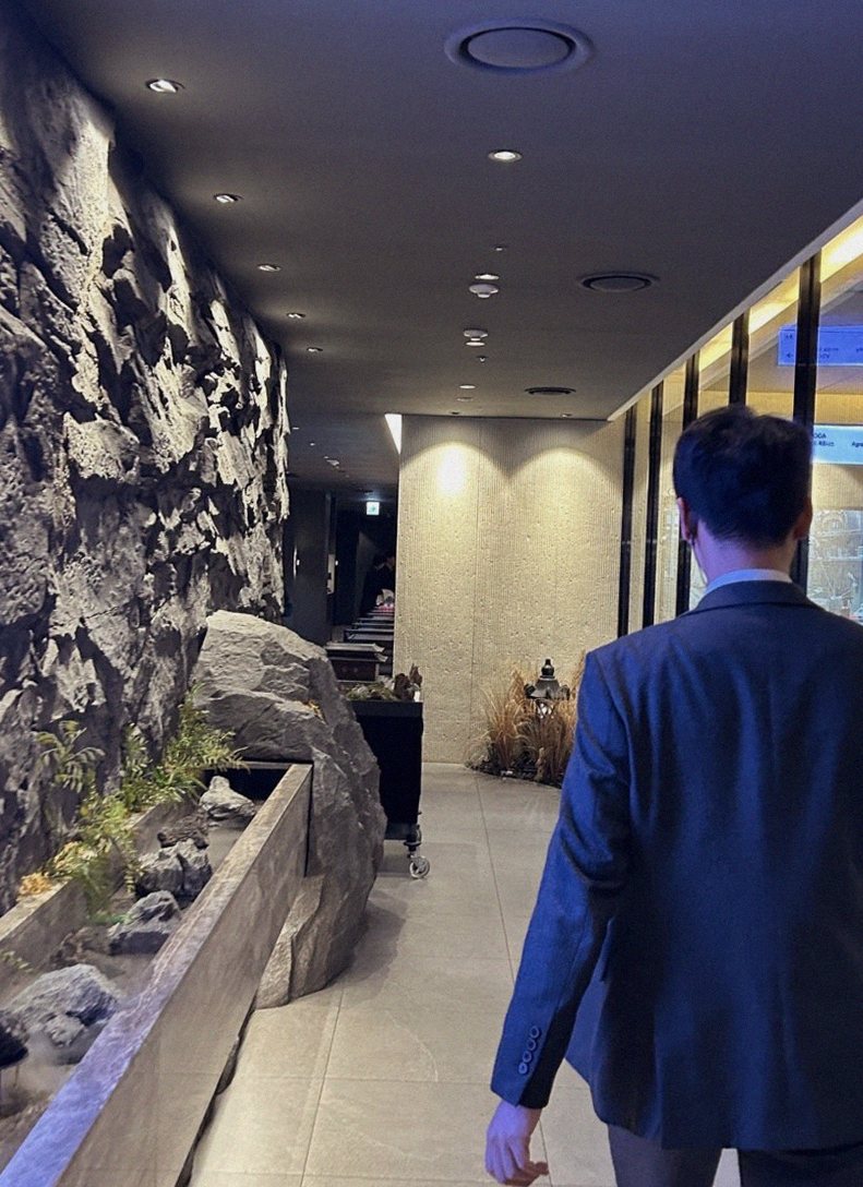 GOWOOGA Gangnam·Yeoksam · a private dining room — every table is a private room
