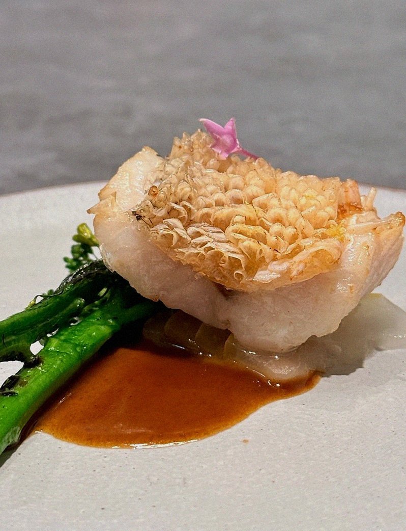 GOWOOGA Gangnam·Yeoksam · seafood course served alongside the beef