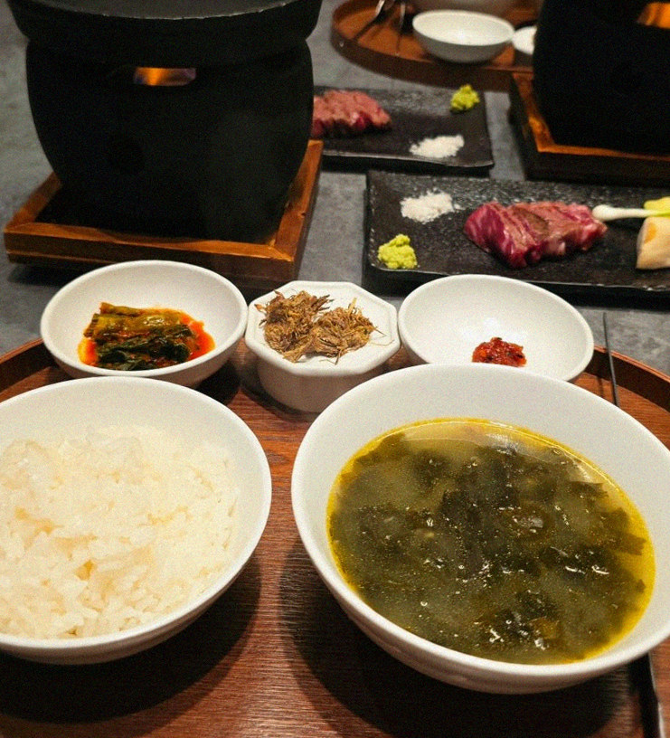 WOOHANA Yeouido · assorted Korean side dishes (banchan)