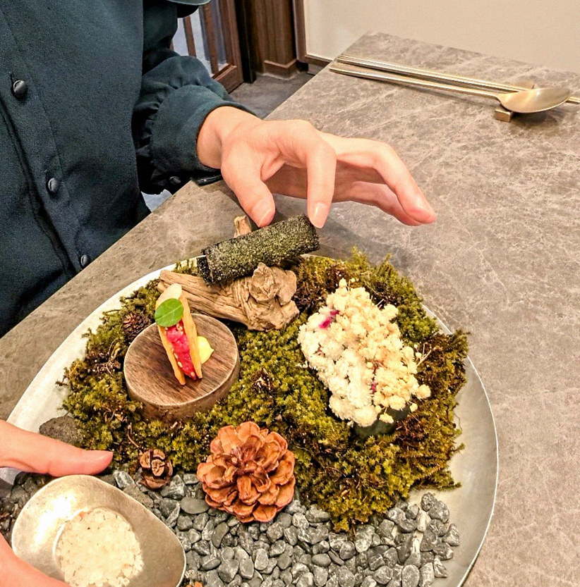 GOWOOGA Yeouido · assorted Korean side dishes (banchan)
