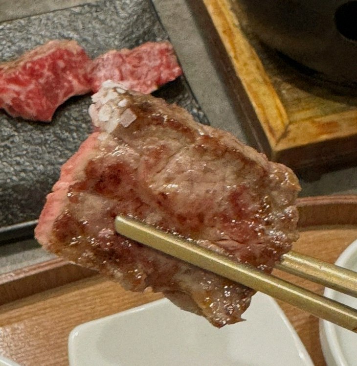 고우가 광화문점 · 광화문 점심 · 마블링이 살아있는 프리미엄 한우 쇼잉
