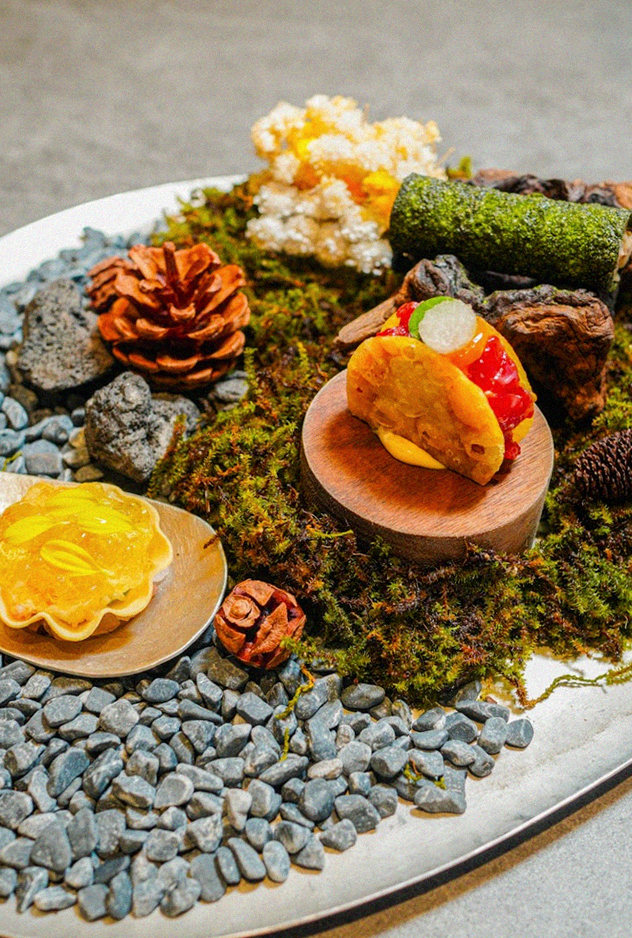 GOWOOGA Gangnam·Yeoksam · the signature Hanwoo showing — marbled beef cuts and caviar presented in a display chest