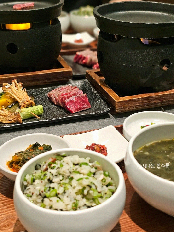 GOWOOGA Gangnam·Yeoksam · assorted Korean side dishes (banchan)