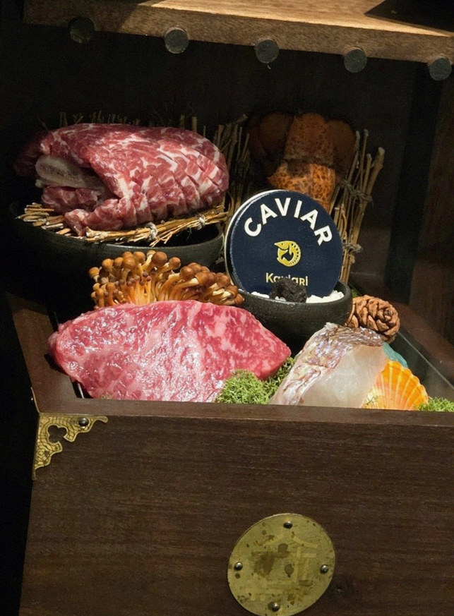 DAEBOJUNG Yeouido · the signature Hanwoo showing — marbled beef cuts and caviar presented in a display chest