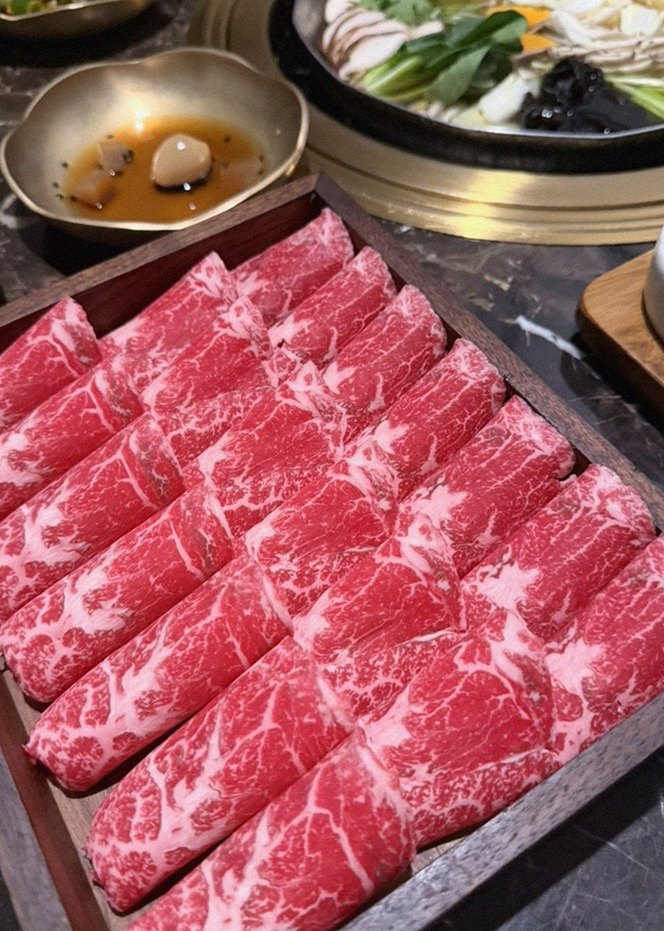 DAEBOJUNG Yeouido · premium marbled Hanwoo beef presented before grilling