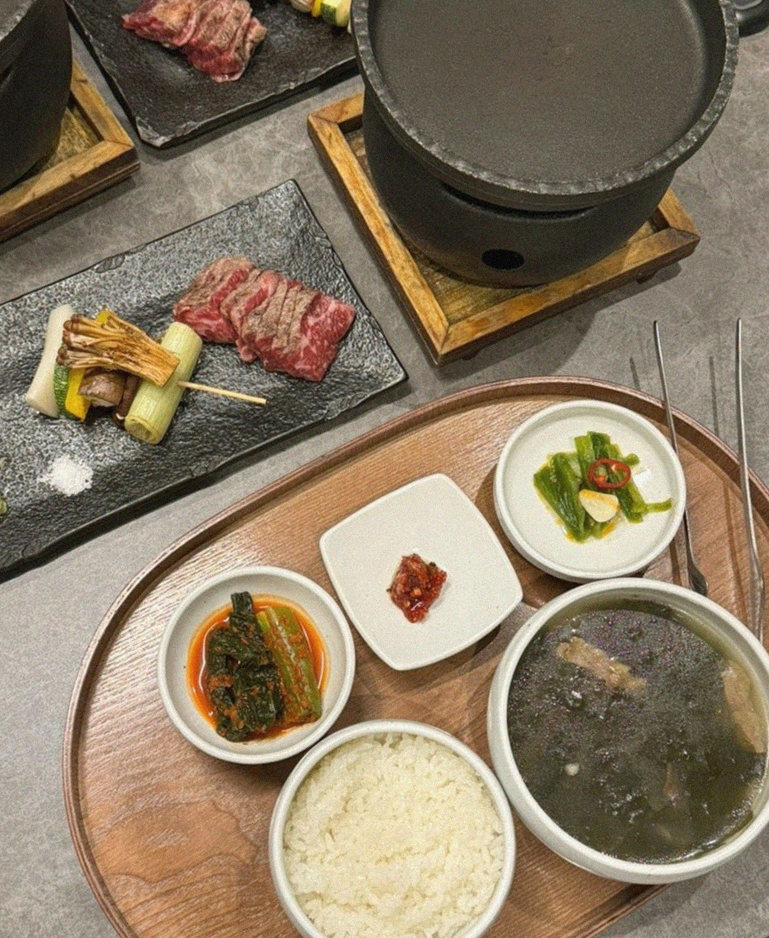 GOWOOGA Gwanghwamun · assorted Korean side dishes (banchan)