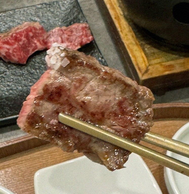 고우가 광화문점 · 광화문 맛집추천 · 마블링이 살아있는 프리미엄 한우 쇼잉