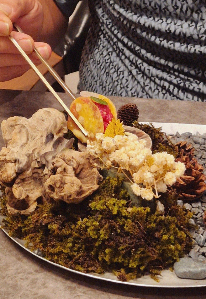 고우가 광화문점 · 광화문 맛집추천 · 정갈하게 차려진 반찬과 곁들임 찬