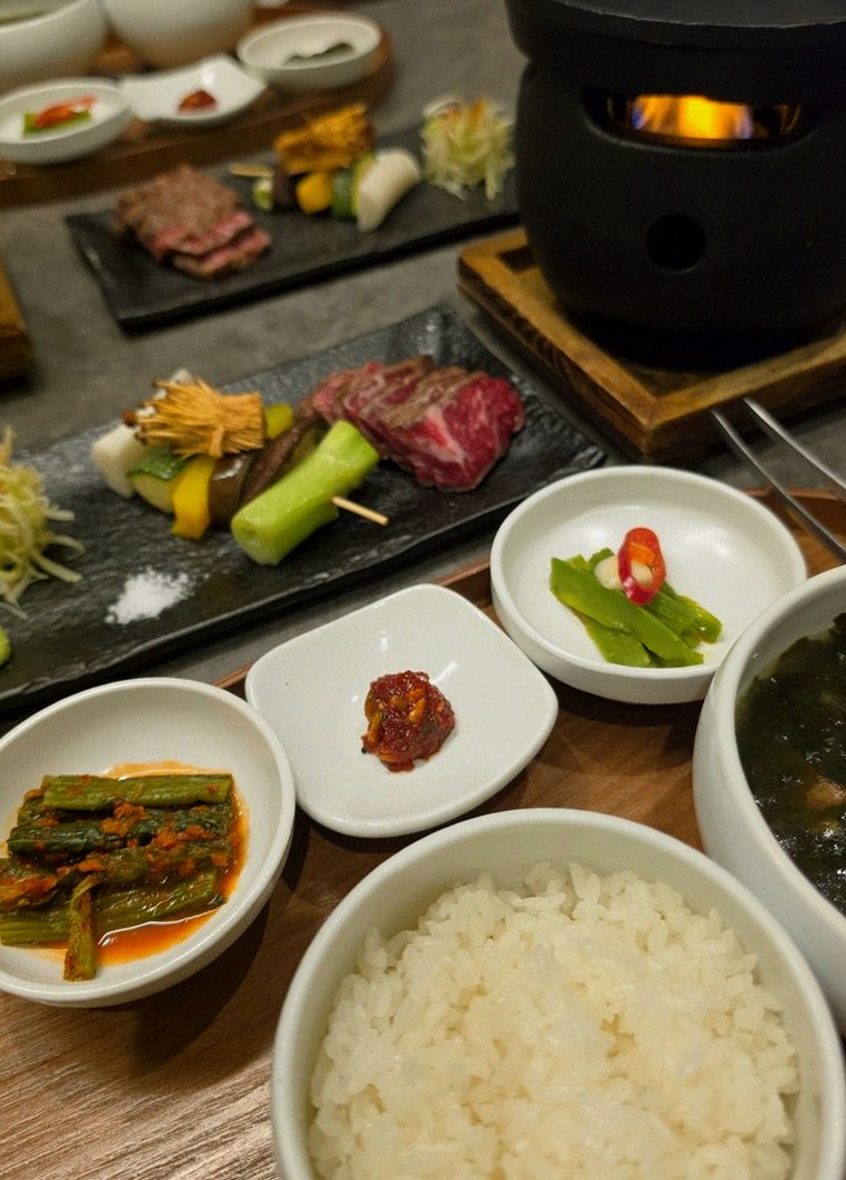 GOWOOGA Gwanghwamun · assorted Korean side dishes (banchan)