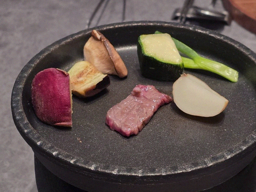 WOOHANA Yeouido · Hanwoo beef grilling over binchotan charcoal
