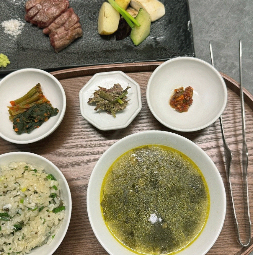 WOOHANA Yeouido · assorted Korean side dishes (banchan)