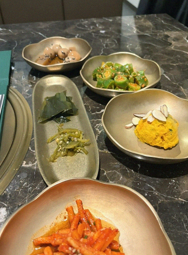 DAEBOJUNG Yeouido · assorted Korean side dishes (banchan)
