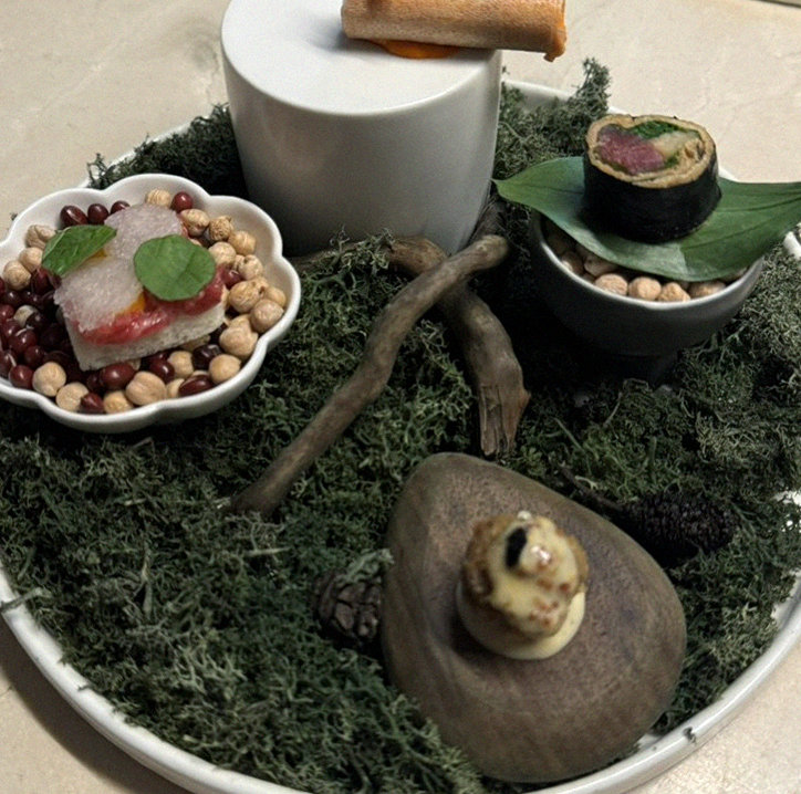 WOOARA Yeouido · seafood course served alongside the beef