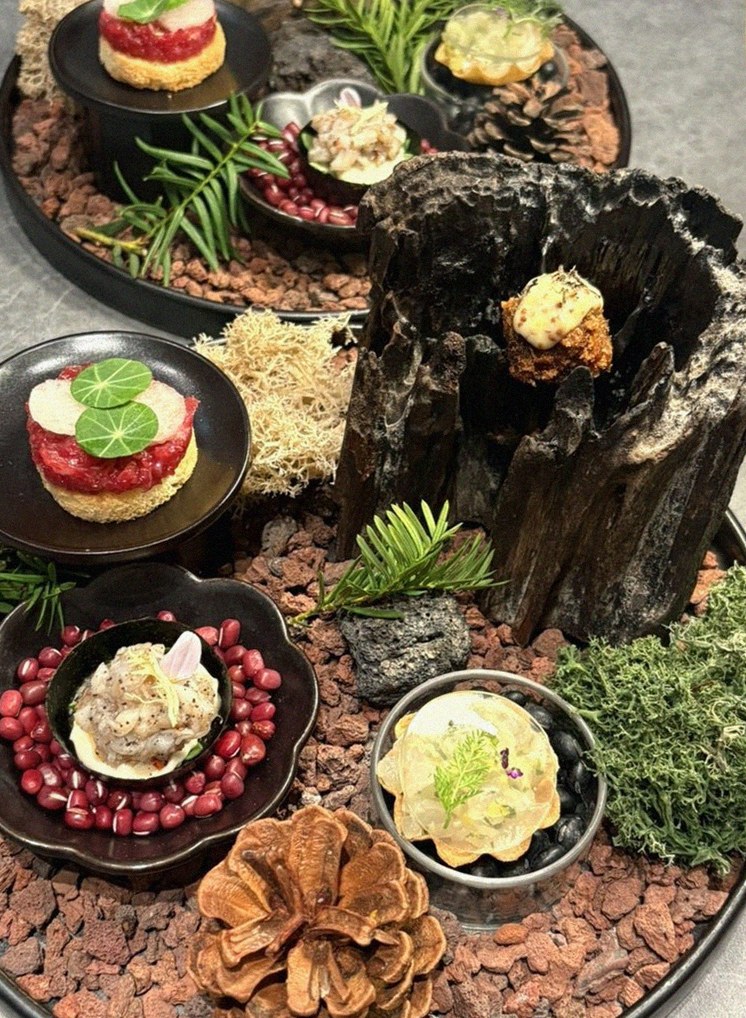 WOOHANA Yeouido · the signature Hanwoo showing — marbled beef cuts and caviar presented in a display chest