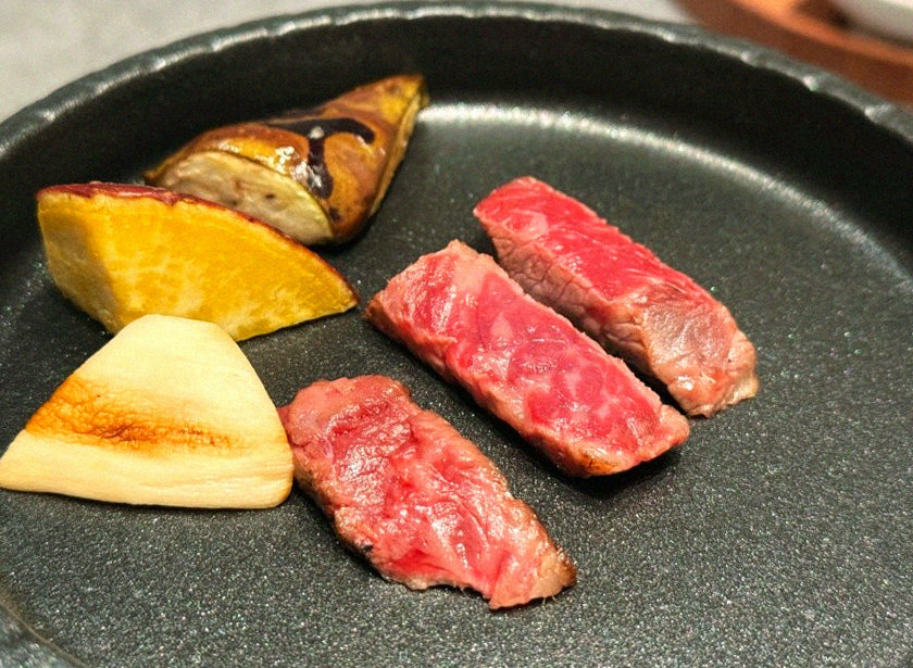 WOOHANA Yeouido · Hanwoo beef grilling over binchotan charcoal