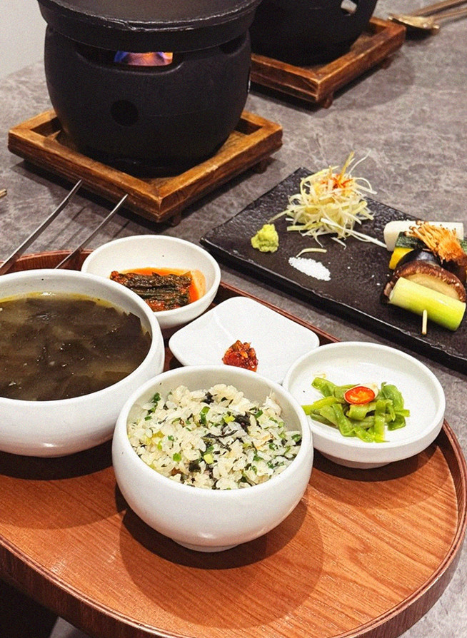 GOWOOGA Gwanghwamun · assorted Korean side dishes (banchan)