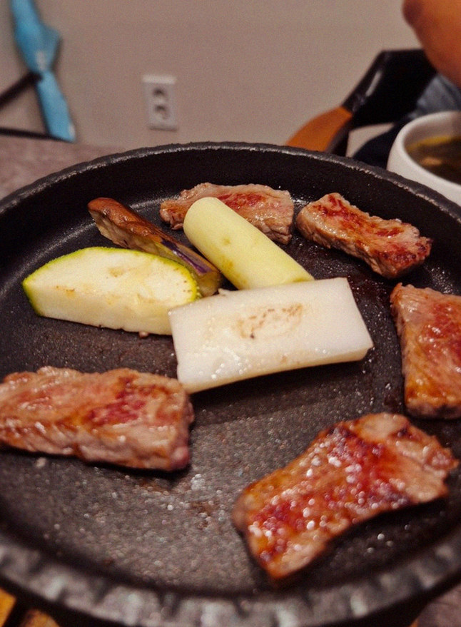 GOWOOGA Gwanghwamun · Hanwoo beef grilling over binchotan charcoal
