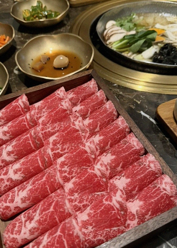 DAEBOJUNG Yeouido · the signature Hanwoo showing — marbled beef cuts and caviar presented in a display chest