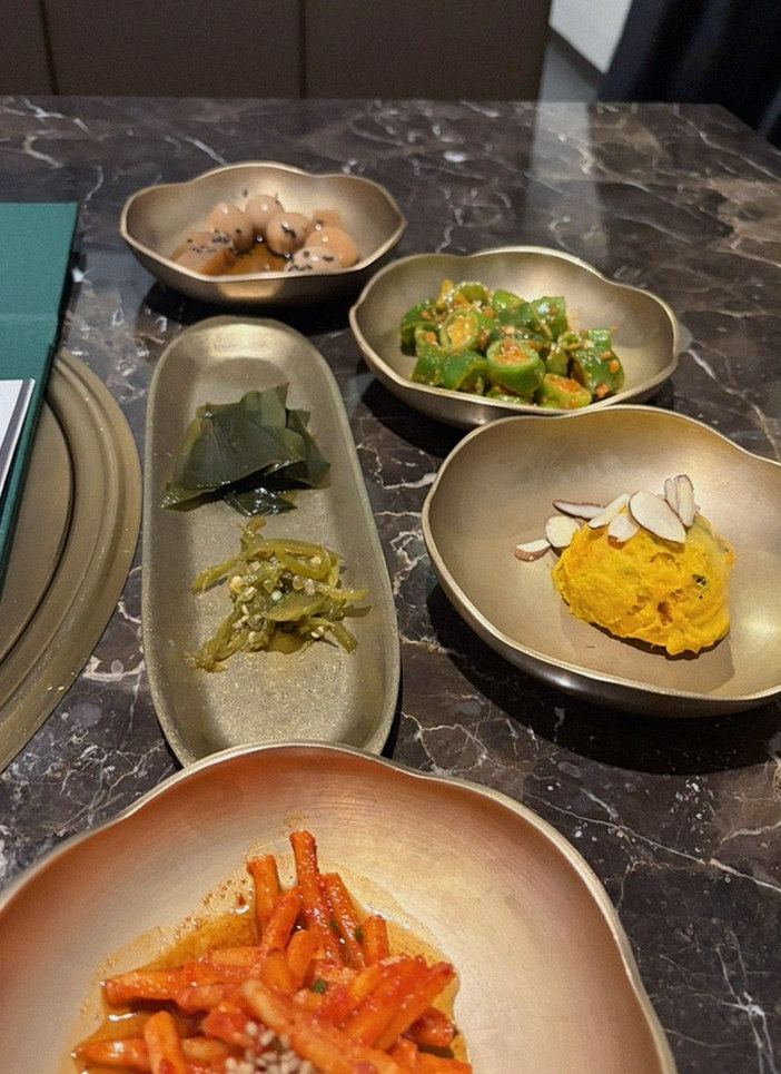 DAEBOJUNG Yeouido · assorted Korean side dishes (banchan)