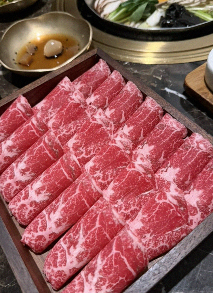 대보정 시청역점 · 광화문 룸식당 · 마블링이 살아있는 프리미엄 한우 쇼잉