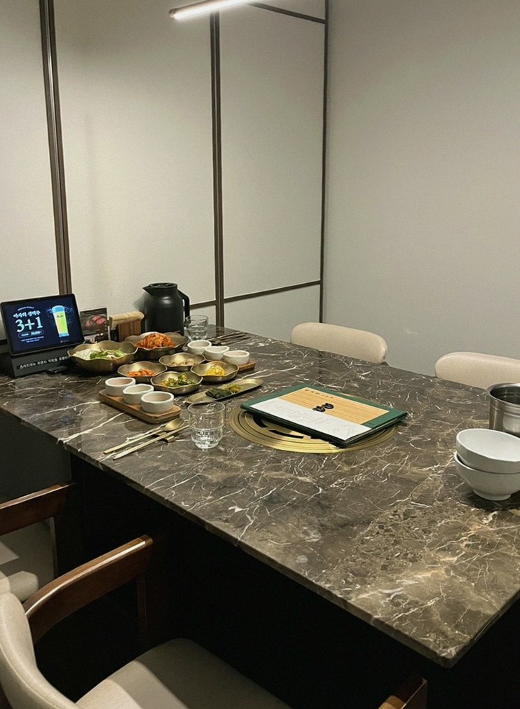 DAEBOJUNG City Hall · the full Hanwoo omakase table