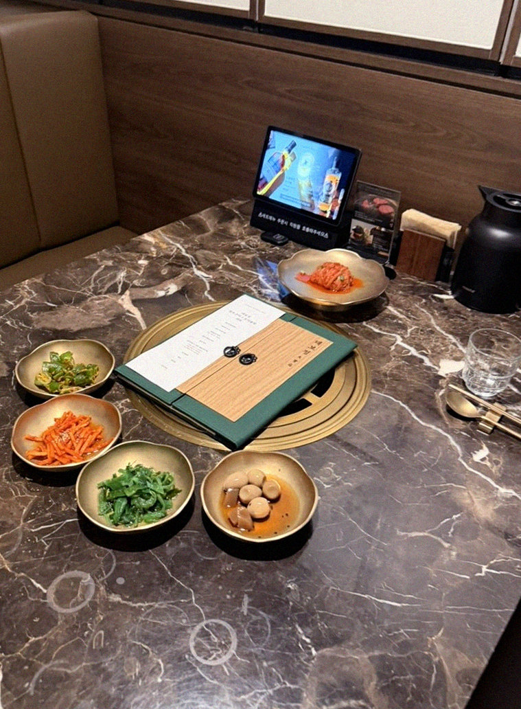 DAEBOJUNG City Hall · the full Hanwoo omakase table
